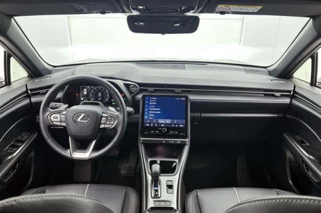 Lexus LBX (2024) thumbnail 4