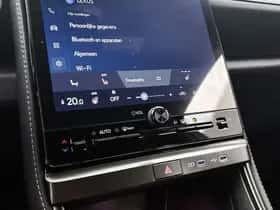 Lexus LBX (2024) thumbnail 9