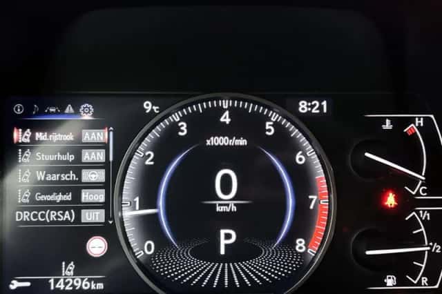 Lexus UX (2021) thumbnail 5