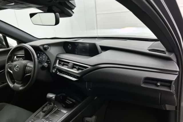 Lexus UX (2021) thumbnail 6