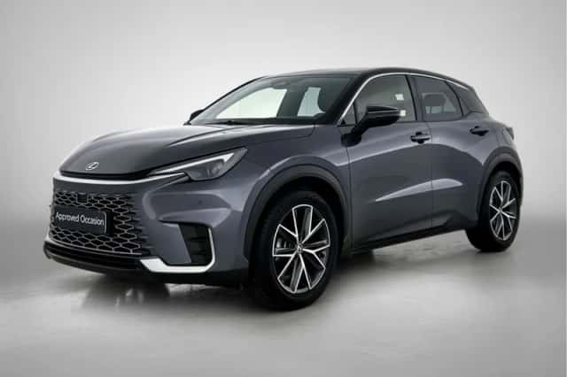 Lexus LBX (2024) thumbnail 1