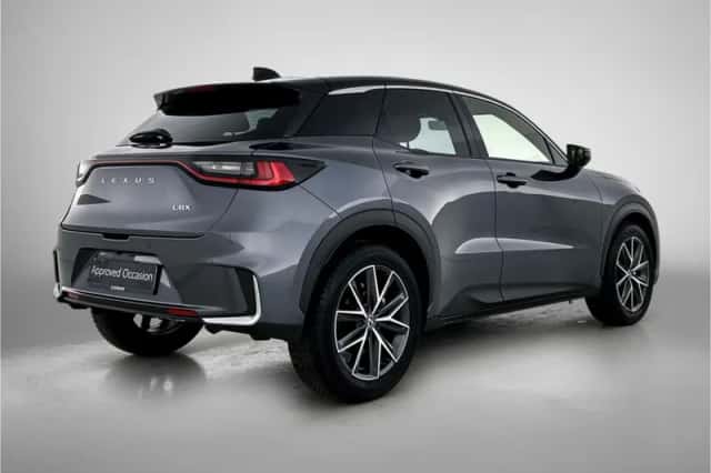 Lexus LBX (2024) thumbnail 2