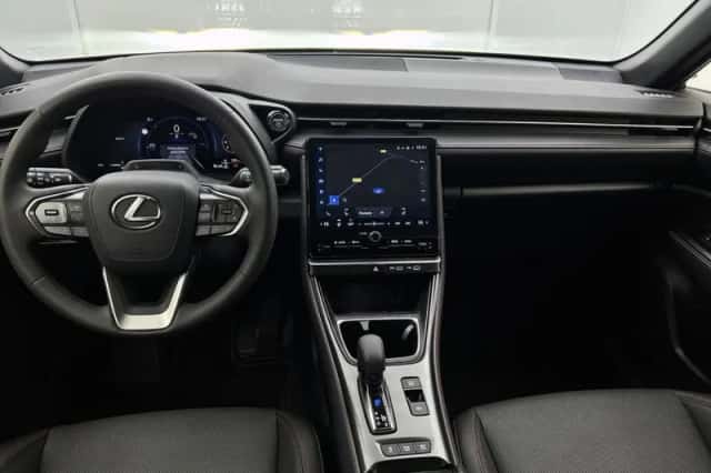 Lexus LBX (2024) thumbnail 4