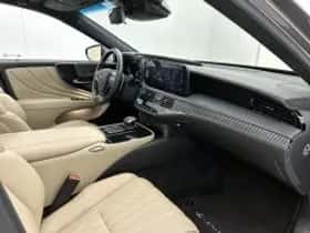 Lexus LS (2023) thumbnail 7