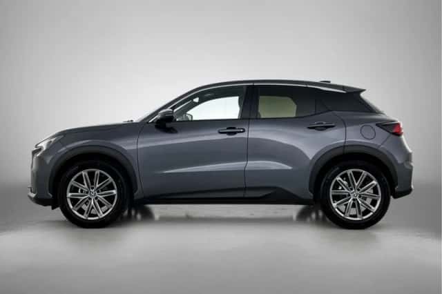 Lexus LBX (2024) thumbnail 3