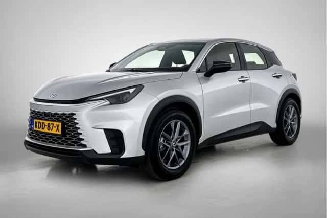 Lexus LBX (2024) thumbnail 1