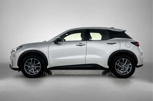 Lexus LBX (2024) thumbnail 3