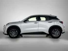 Lexus LBX (2024) thumbnail 3