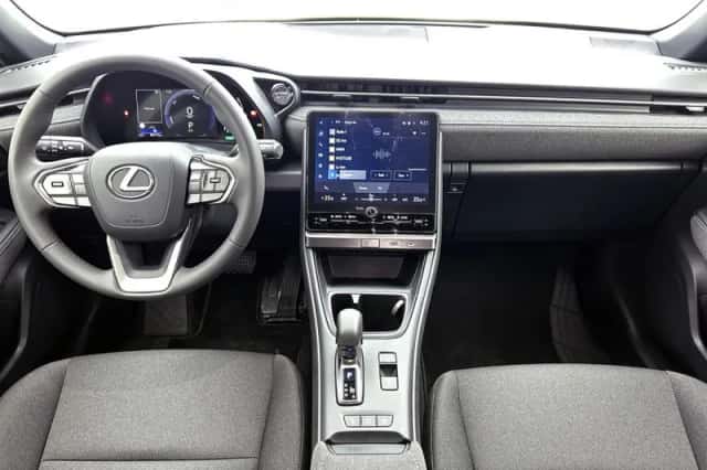 Lexus LBX (2024) thumbnail 4