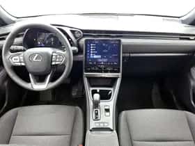 Lexus LBX (2024) thumbnail 4