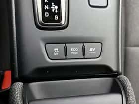 Lexus LBX (2024) thumbnail 36