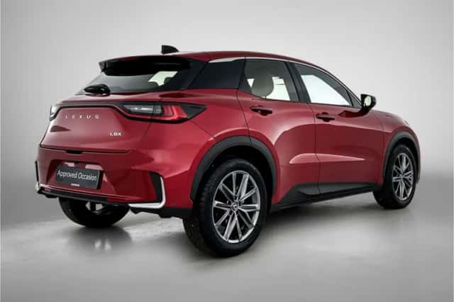 Lexus LBX (2024) thumbnail 2