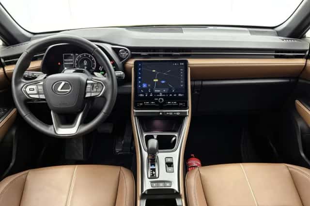 Lexus LBX (2024) thumbnail 4