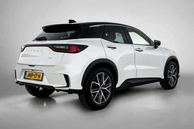 Lexus LBX (2025) thumbnail 2