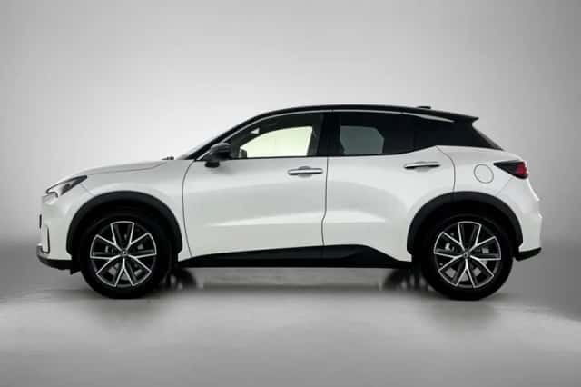 Lexus LBX (2025) thumbnail 3