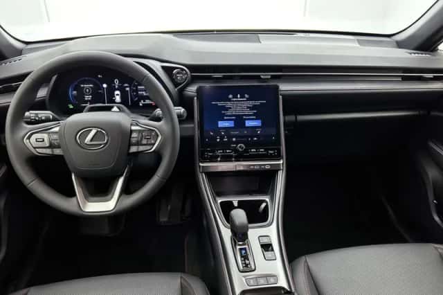 Lexus LBX (2025) thumbnail 4