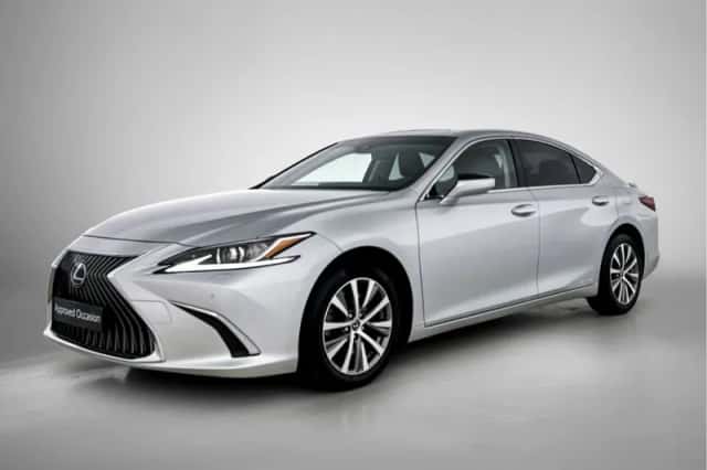 Lexus ES (2021) thumbnail 1