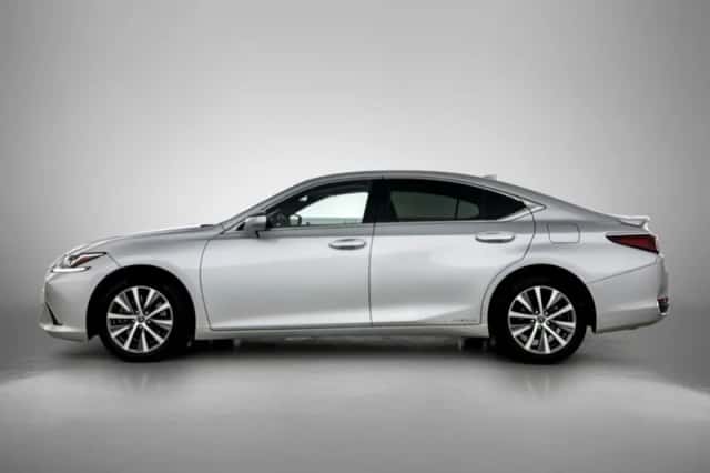Lexus ES (2021) thumbnail 3