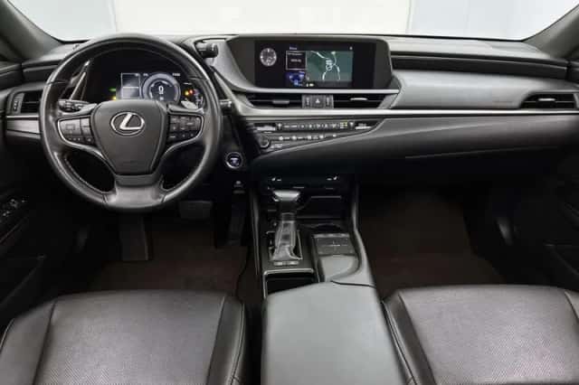 Lexus ES (2021) thumbnail 4