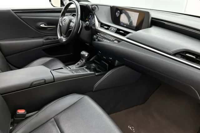 Lexus ES (2021) thumbnail 6