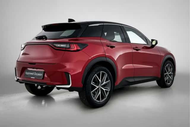 Lexus LBX (2024) thumbnail 2
