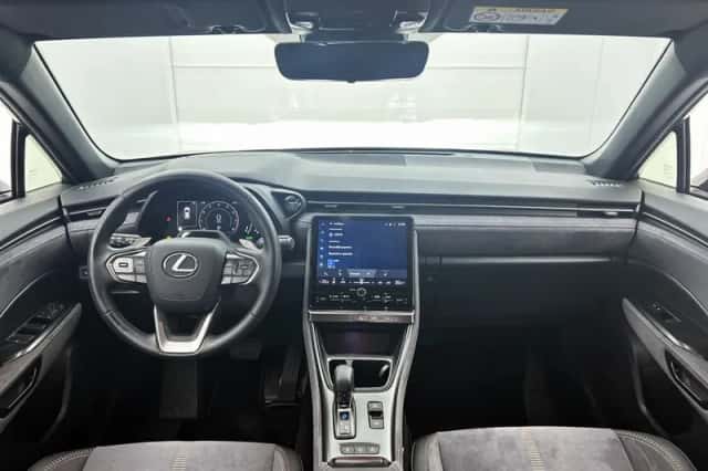 Lexus LBX (2024) thumbnail 4