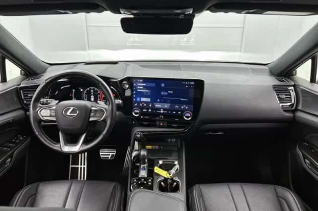 Lexus NX (2024) thumbnail 5