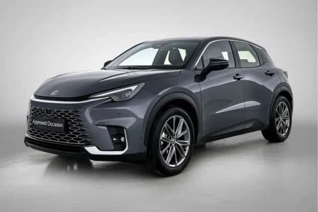 Lexus LBX (2025) thumbnail 1