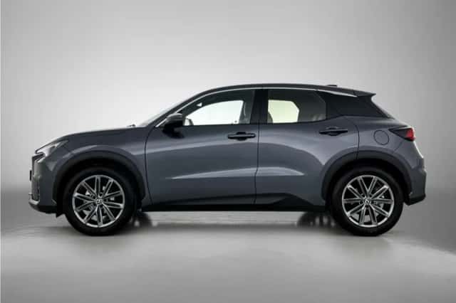 Lexus LBX (2025) thumbnail 3