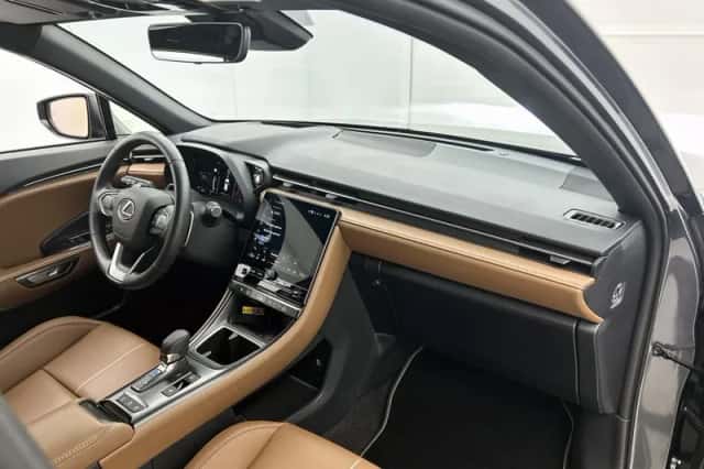 Lexus LBX (2025) thumbnail 6