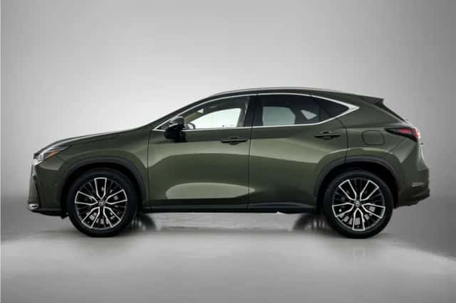Lexus NX (2022) thumbnail 3
