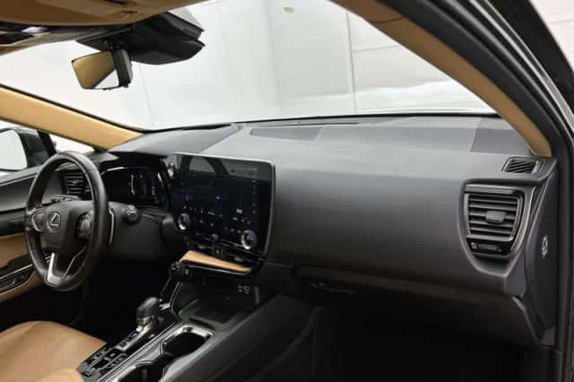 Lexus NX (2022) thumbnail 6