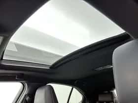 Lexus UX (2020) thumbnail 4