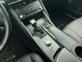 Lexus IS (2019) thumbnail 11