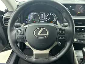 Lexus IS (2019) thumbnail 18