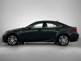 Lexus IS (2019) thumbnail 3