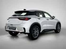 Lexus LBX (2024) thumbnail 3