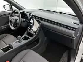 Lexus LBX (2024) thumbnail 6