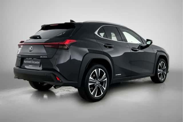 Lexus UX (2022) thumbnail 2