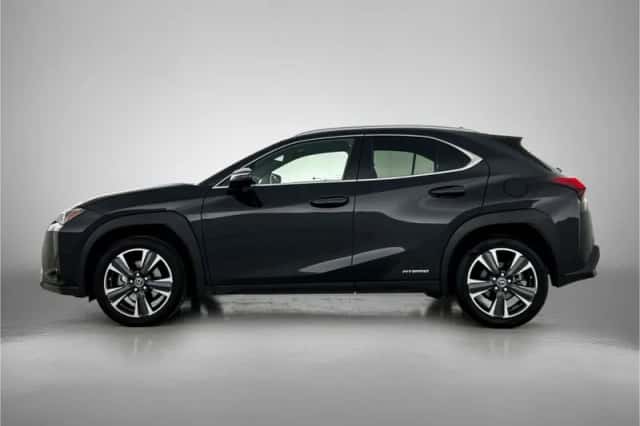 Lexus UX (2022) thumbnail 3