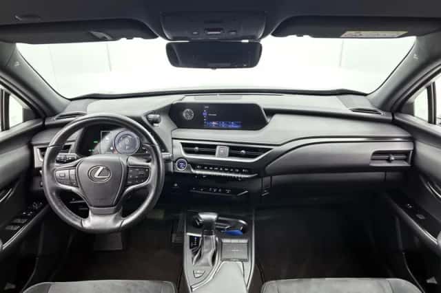 Lexus UX (2022) thumbnail 4