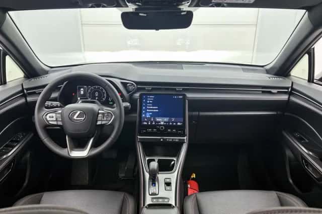Lexus LBX (2024) thumbnail 4