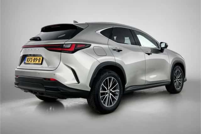 Lexus NX (2024) thumbnail 2
