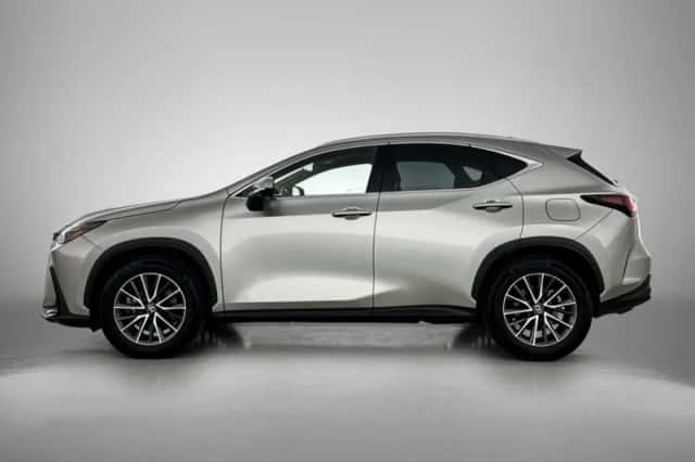 Lexus NX (2024) thumbnail 3