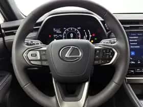 Lexus LBX (2024) thumbnail 18