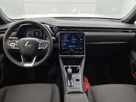 Lexus LBX (2024) thumbnail 4