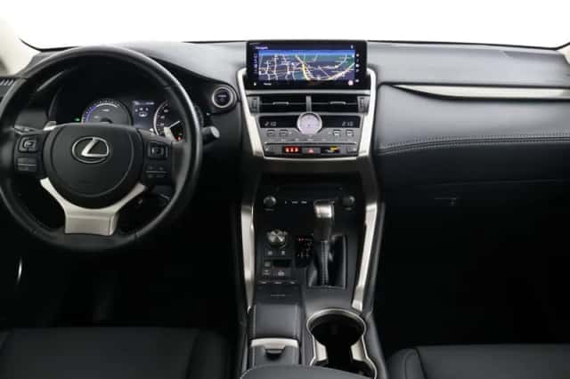 Lexus NX (2021) thumbnail 4