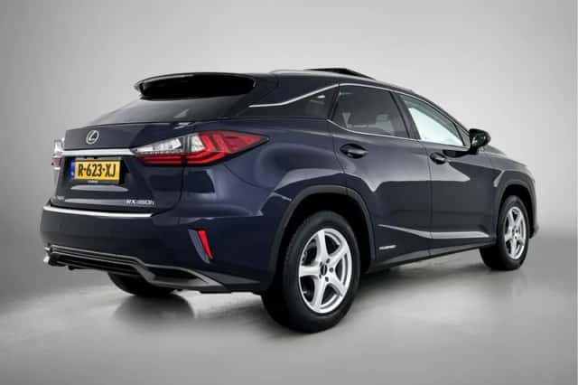 Lexus RX (2018) thumbnail 2