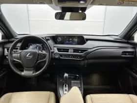Lexus UX (2021) thumbnail 5