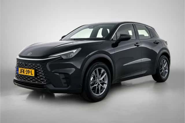 Lexus LBX (2025) thumbnail 1